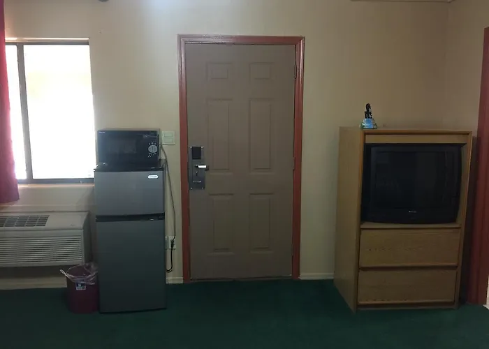 Motel East